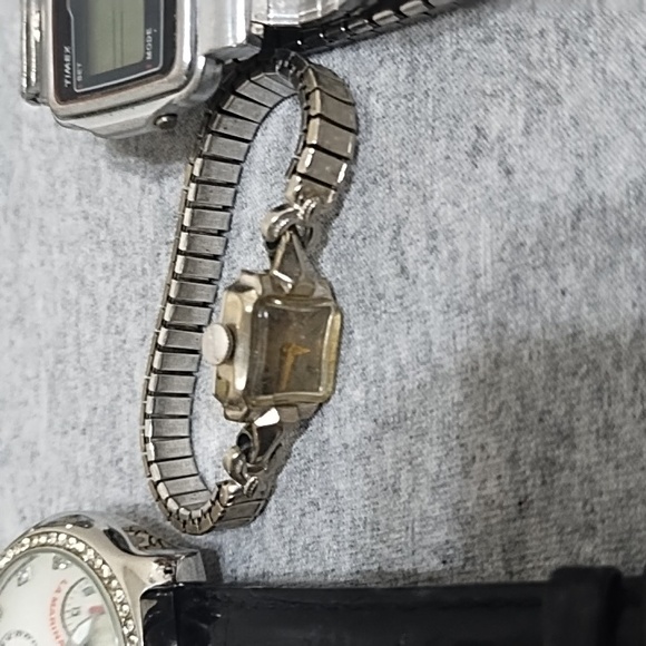 22 Watches - Picture 10 of 12